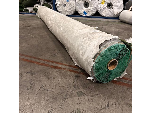 Ca. 100m2 kunstgras, 38 mm hoog, groen - afbeelding 2 van  4