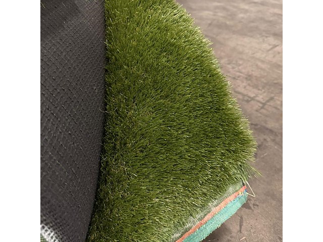 Ca. 100m2 kunstgras, 38 mm hoog, groen - afbeelding 3 van  4