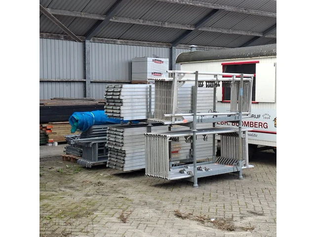 Ca. 100m2 renovatiesteiger, layher, blitz - afbeelding 1 van  54