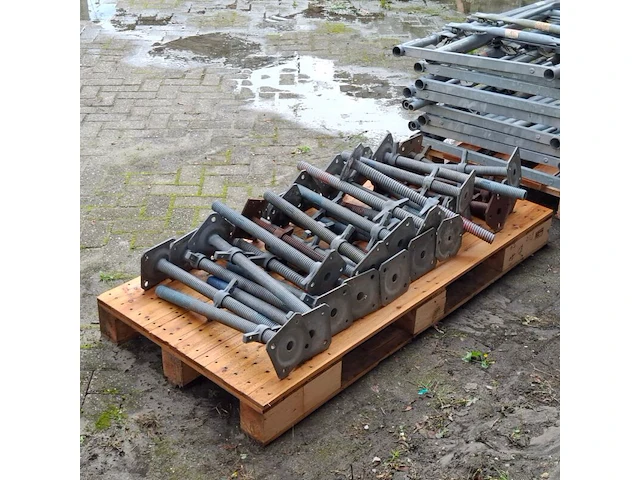 Ca. 100m2 renovatiesteiger, layher, blitz - afbeelding 13 van  54
