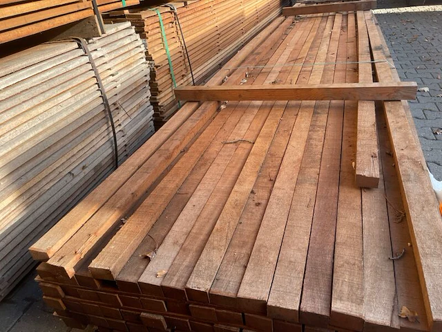Ca. 100x angelim pedra onderliggers fijnbezaagd, 40x60mm, lengte 465cm - afbeelding 1 van  3