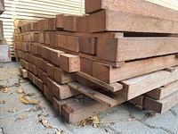 Ca. 100x angelim pedra onderliggers fijnbezaagd, 40x60mm, lengte 465cm - afbeelding 2 van  3