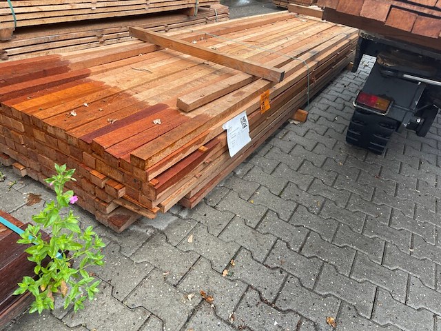 Ca. 100x angelim pedra regels fijnbezaagd, 40x60mm, lengte 465cm - afbeelding 2 van  3