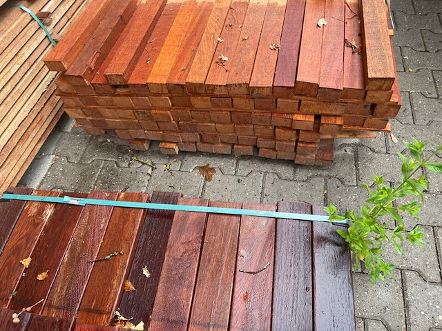 Ca. 100x angelim pedra regels fijnbezaagd, 40x60mm, lengte 465cm - afbeelding 3 van  3