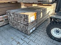 Ca. 100x azobe palen fijnbezaagd gepunt, 60x60mm, lengte 275cm - afbeelding 2 van  3