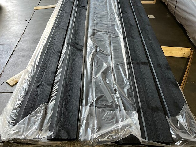 Ca. 100x channelsiding zwart gecoat, 18x140mm, lengte 300cm - afbeelding 1 van  3