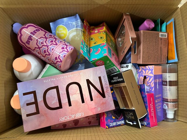 Ca. 100x cosmetica, mixpartij - afbeelding 1 van  3