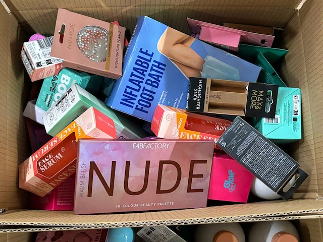 Ca. 100x cosmetica, mixpartij - afbeelding 2 van  3