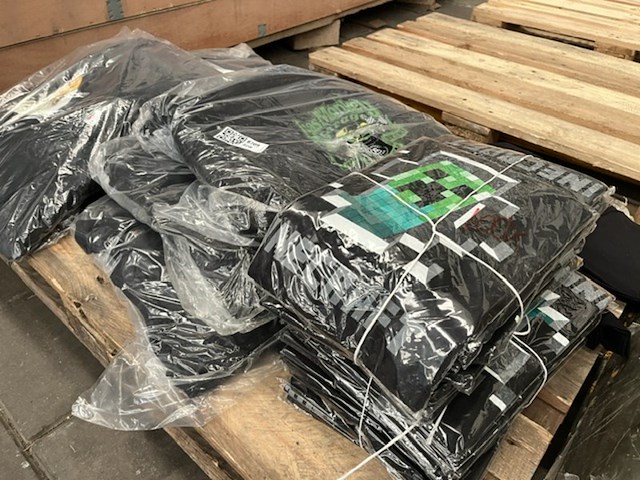 Ca. 100x diverse t-shirts - afbeelding 1 van  8