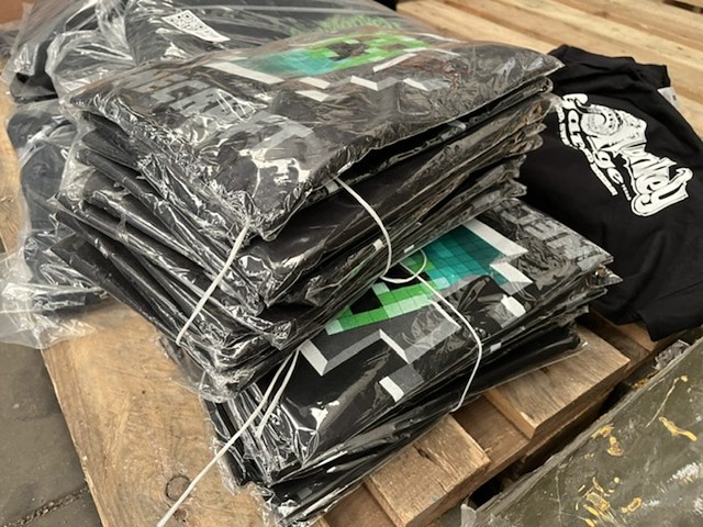 Ca. 100x diverse t-shirts - afbeelding 7 van  8