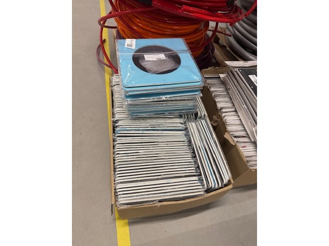 Ca. 100x doorvoermanchet, 0188450 - afbeelding 1 van  2