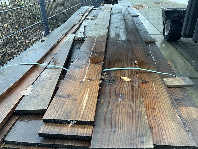 Ca. 100x douglas planken fijnbezaagd, 22x200mm, lengte 400cm - afbeelding 1 van  3