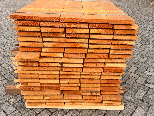 Ca. 100x douglas planken fijnbezaagd, 30x200mm, lengte 200cm - afbeelding 3 van  3