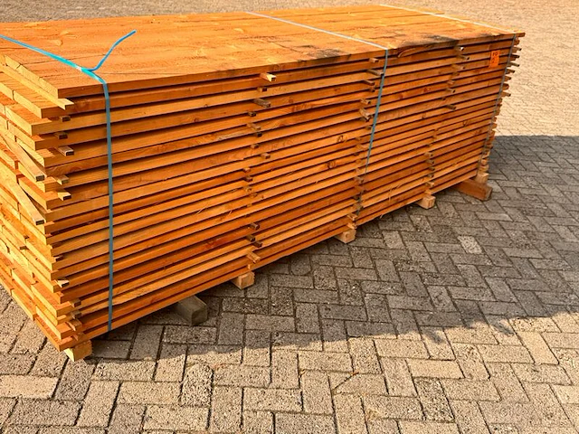 Ca. 100x douglas planken fijnbezaagd, 30x200mm, lengte 300cm - afbeelding 2 van  3