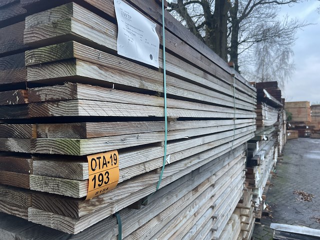 Ca. 100x douglas planken fijnbezaagd, 31x150mm, lengte 300cm - afbeelding 2 van  3