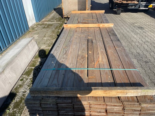 Ca. 100x douglas veer en groef, 18x135mm, lengte 400cm - afbeelding 1 van  3