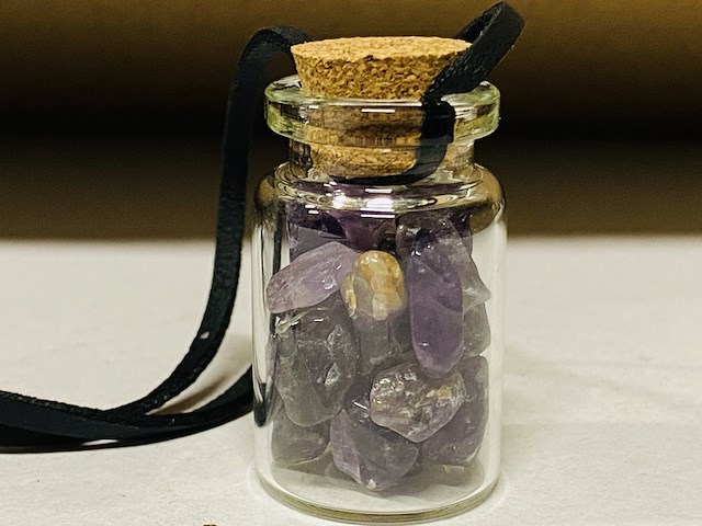 Ca. 100x geschenkflesjes aan koord met amethist - afbeelding 3 van  3