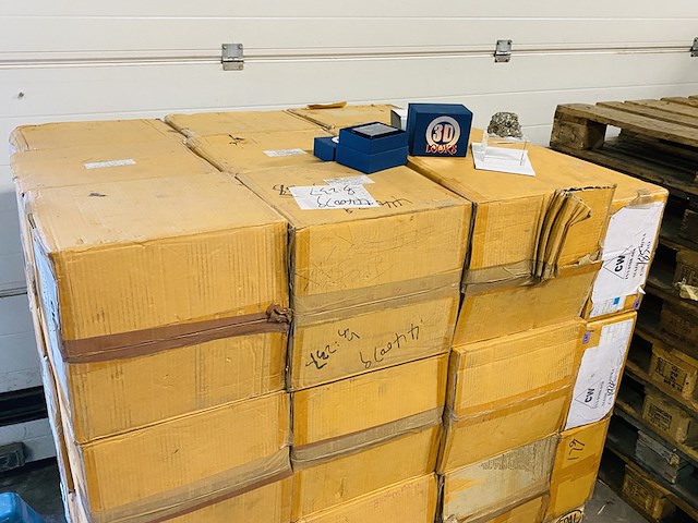 Ca. 100x glazen kubus in luxe verpakking - afbeelding 1 van  3