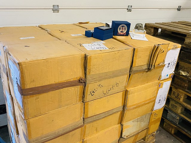 Ca. 100x glazen kubus in luxe verpakking - afbeelding 1 van  4