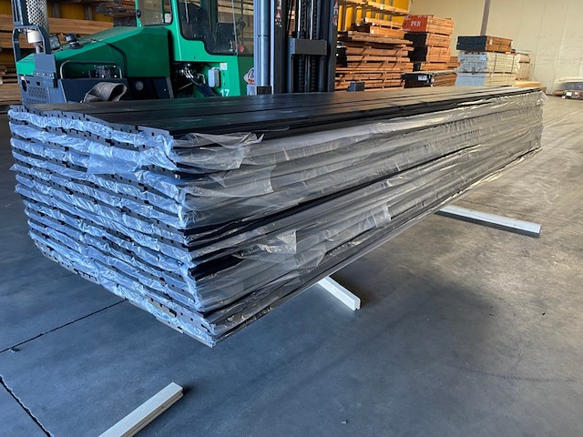 Ca. 100x grenen design- triple- deens profiel zwart gecoat, 21x145mm, lengte 420cm - afbeelding 2 van  3