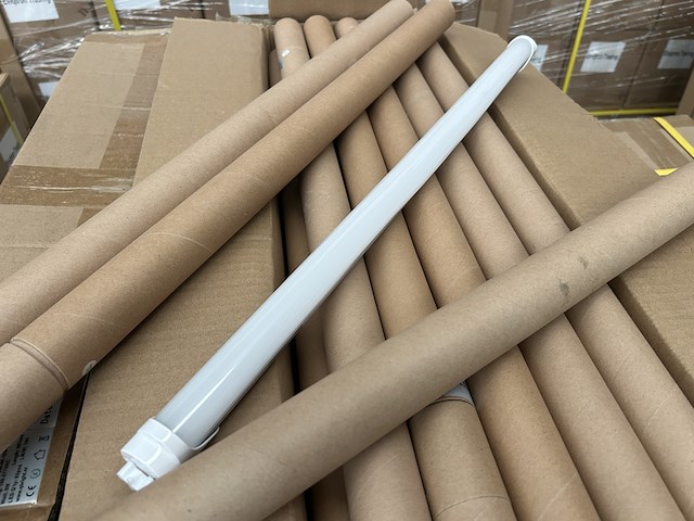 Ca. 100x led tube 9w 4000k 587 mm, qbright, qb-lt-9w-4k-120-587 - afbeelding 1 van  4