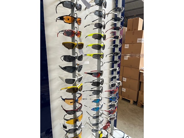 Ca. 100x partij sport-/racefietsbrillen incl. display - afbeelding 3 van  20