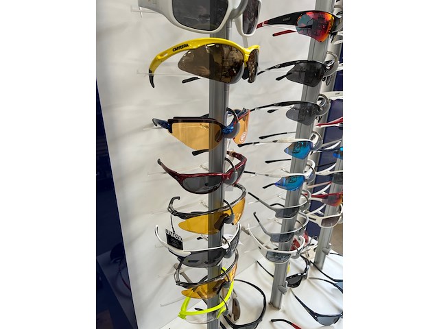 Ca. 100x partij sport-/racefietsbrillen incl. display - afbeelding 6 van  20