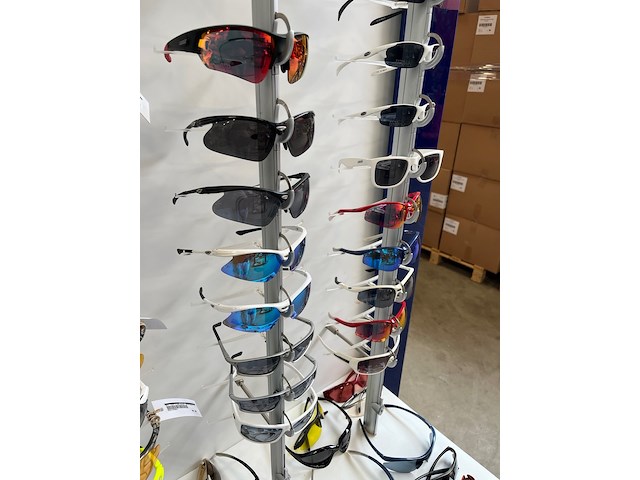 Ca. 100x partij sport-/racefietsbrillen incl. display - afbeelding 7 van  20