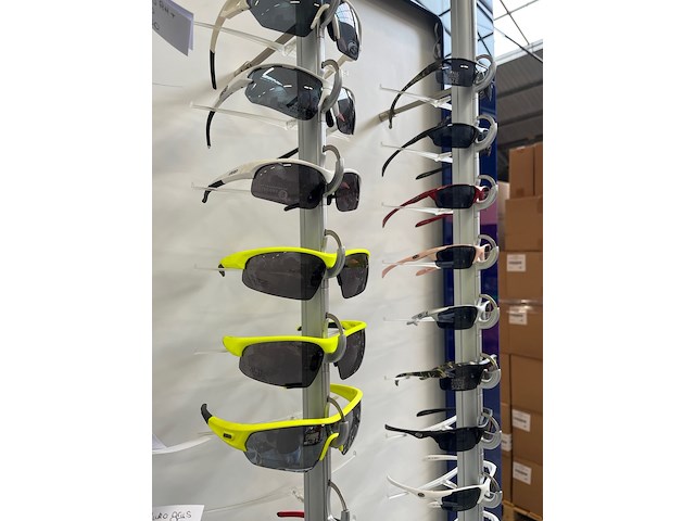 Ca. 100x partij sport-/racefietsbrillen incl. display - afbeelding 8 van  20
