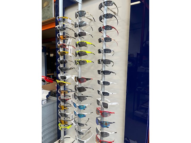 Ca. 100x partij sport-/racefietsbrillen incl. display - afbeelding 10 van  20