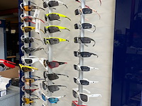Ca. 100x partij sport-/racefietsbrillen incl. display - afbeelding 10 van  20