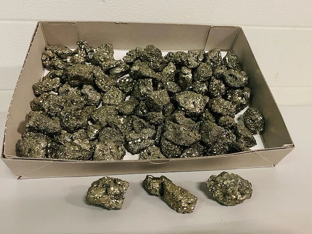 Ca. 100x pyriet clusters - afbeelding 1 van  8