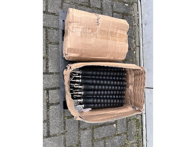 Ca. 100x snelstropper t.b.v. vloerverwarming / zak stroppers, zwart - afbeelding 2 van  3
