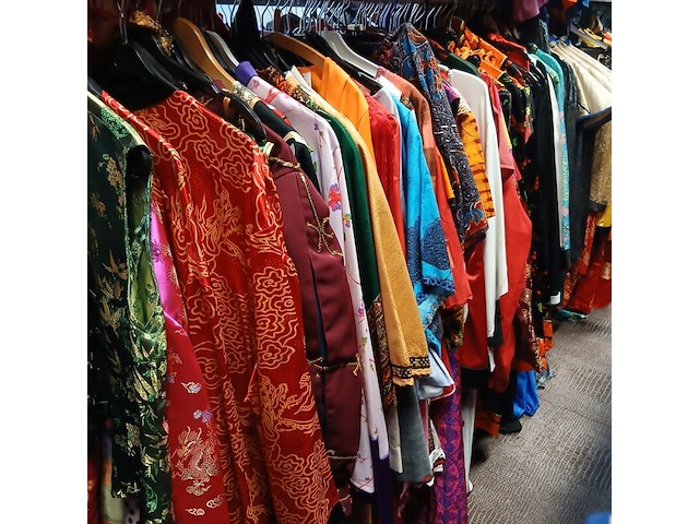 Ca. 101x chinees oosterse outfits - afbeelding 1 van  12