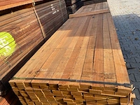 Ca. 102x guyana teak planken fijnbezaagd, 31x80mm, lengte 430cm
