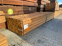 Ca. 102x guyana teak planken fijnbezaagd, 31x80mm, lengte 430cm - afbeelding 3 van  3