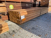 Ca. 102x guyana teak planken fijnbezaagd, 31x80mm, lengte 430cm - afbeelding 3 van  3