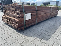 Ca. 102x hardhouten onderliggers geschaafd, 42x57mm, lengte 335cm - afbeelding 2 van  3