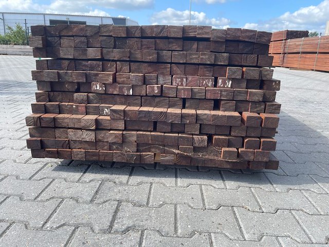 Ca. 102x hardhouten regels geschaafd, 42x57mm, lengte 335cm - afbeelding 3 van  3