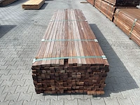 Ca. 102x hardhouten regels geschaafd, 42x57mm, lengte 335cm