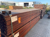 Ca. 102x hardhouten regels geschaafd, 42x57mm, lengte 395cm - afbeelding 2 van  3