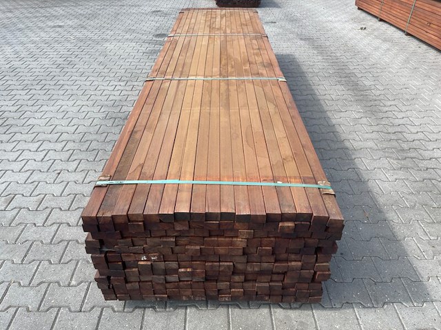 Ca. 102x hardhouten regels geschaafd, 42x57mm, lengte 395cm - afbeelding 1 van  3