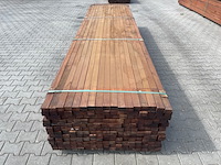 Ca. 102x hardhouten regels geschaafd, 42x57mm, lengte 395cm - afbeelding 1 van  3