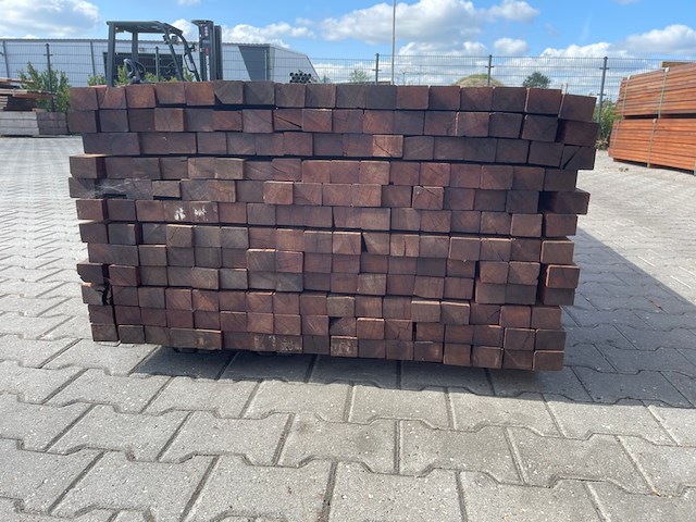 Ca. 102x hardhouten regels geschaafd, 42x57mm, lengte 395cm - afbeelding 3 van  3