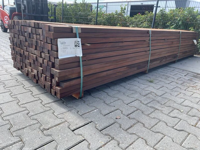 Ca. 102x hardhouten regels geschaafd, 42x57mm, lengte 395cm - afbeelding 3 van  3