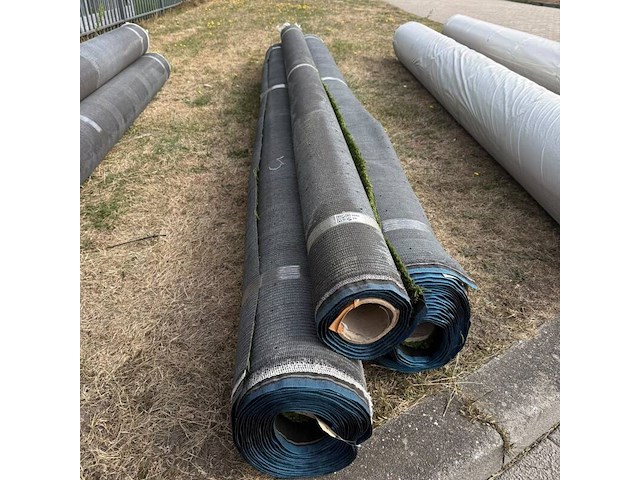 Ca. 104,80m2 kunstgras, 24 mm hoog, groen - afbeelding 2 van  3
