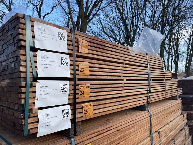 Ca. 104x angelim pedra latten geschaafd, 21x40mm, lengte 275cm - afbeelding 2 van  3