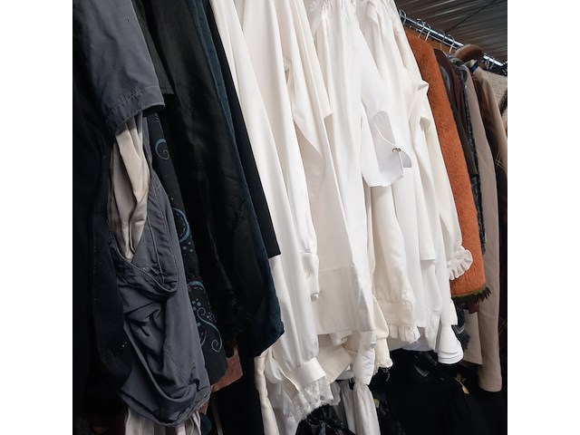 Ca. 104x grootmoeders tijd kleding - afbeelding 1 van  4