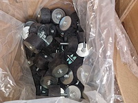 Ca. 1050x trillingsdempers extra voor tussen warmtepomp en grote blokken - afbeelding 2 van  3