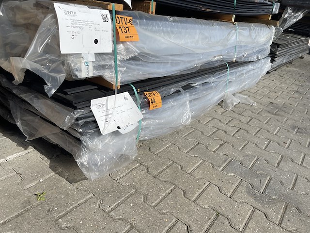 Ca. 105x channelsiding zwart gecoat, 18x140mm, lengte 300cm - afbeelding 4 van  4